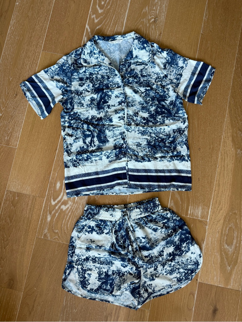 Commense Blue Toile Print Short Set - Button Front Shirt & Shorts - size Medium - Picture 11 of 16